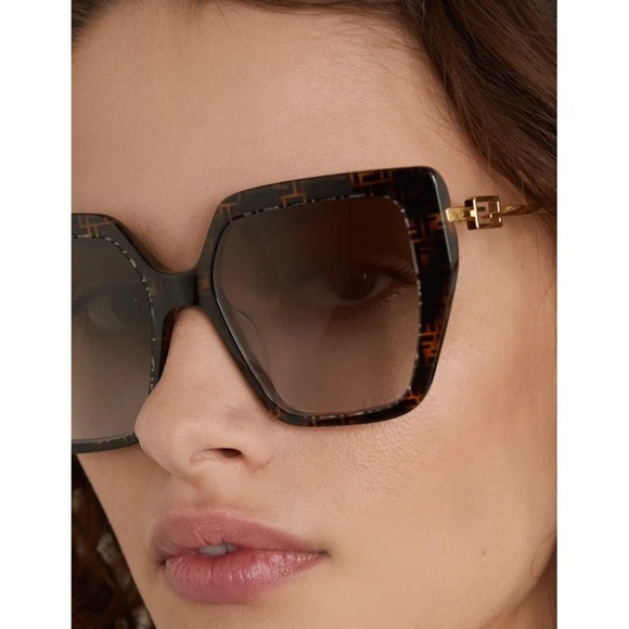 Fendi FF Vertigo Square Sunglasses Tortoiseshell‎ Brown Gradient Gold Accents main image 4